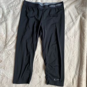 Nike Pro Large Capri Legging